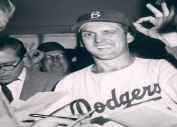 Rocking the NY Yankees Black on Black Cap: Tips and Outfit Ideas