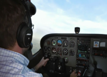 Are you trying to connect to the pilot cabin power system? Learn the proper procedure with our clear guide.